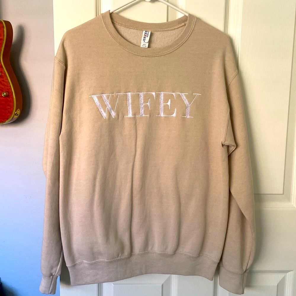 Jerzees WIFEY sweatshirt size S, never worn